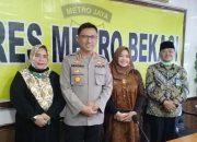 Muslimat NU Kabupaten Bekasi Bagikan Sembako Kepada Masyarakat Kecil Yang Terkena Dampak Pandemi Covid-19