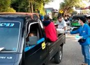 PMII, IPNU dan Gusdurian Bagikan Masker Gratis