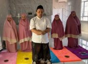 Ketua DPC PKB Kota Bekasi, Ahmad Ushtuchri Salat Idul Fitri di Rumah