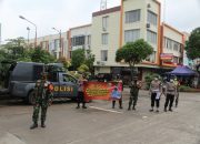 Lagi, Yon D Pelopor Brimob Polda Metro Jaya Bagikan Masker di Area Pasar Kabupaten Bekasi