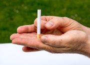 Aparat Sipil Negara dan Reklame Rokok Berdampingan Harmonis