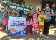 Dermawan Berbagi Makan Nge-Bakso Bareng Yatim Dhuafa dan Jama’ah Masjid Al Huda