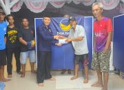 Aji Ali Sabana Serahkan Bantuan Meja Tenis bagi Warga Bekasijaya