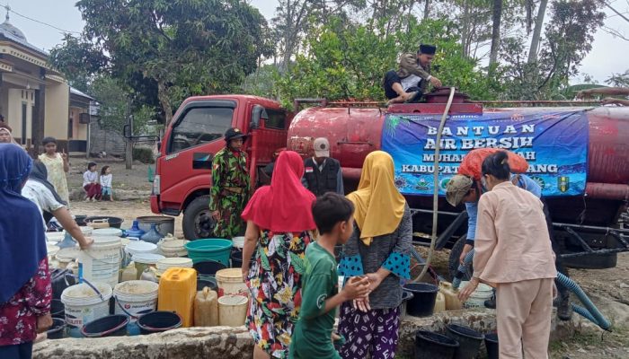 Dampak Kekeringan, Warga Desa Gunungjaya Pemalang Dapat Bantuan Air Bersih PDM Muhammadiyah