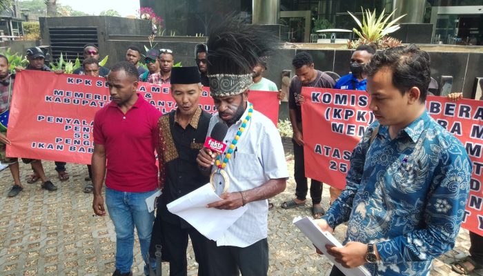Aksi Protes Warga Papua di KPK: Dugaan Korupsi Mantan Bupati Yapen