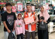 Belanja Baju Lebaran, Anak Juara Bekasi Tersenyum Bahagia