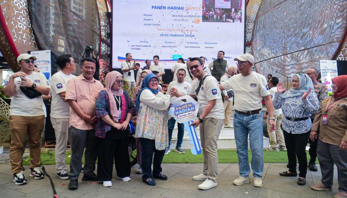 Meriah! Panen Hadiah Simpedes BRI KC Cikarang Beri Mobil, Motor & TV untuk Nasabah Setia