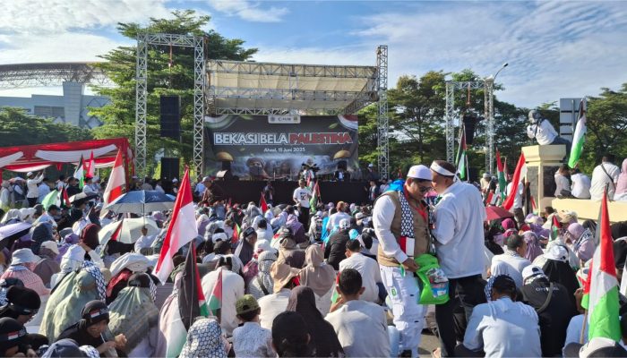 Ribuan Warga Padati Stadion Wibawa Mukti dalam Aksi Solidaritas untuk Palestina