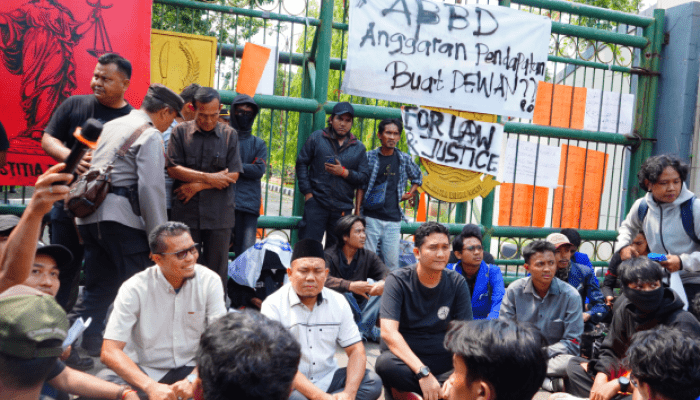 Saeful Islam Temui Demonstran, Tegaskan DPRD Siap Evaluasi Tunjangan