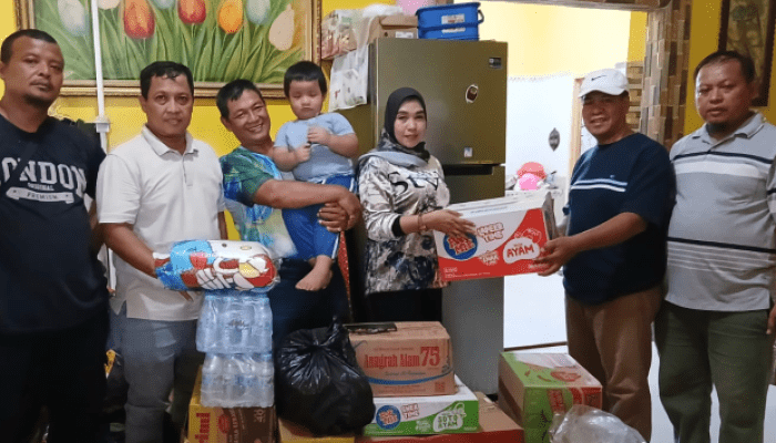 Peduli Banjir Karangasih, Warga Puri Cikarang Hijau Salurkan Bantuan untuk Korban Terdampak