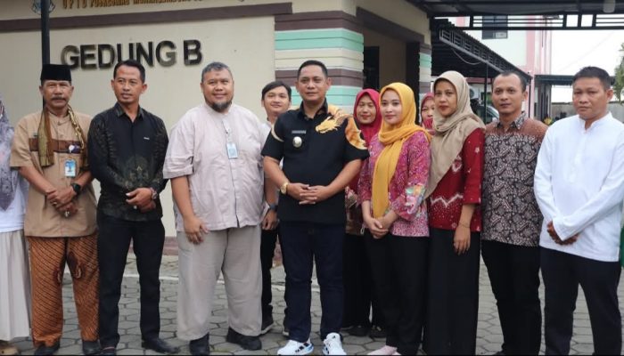 Pastikan Pelayanan Prima, Plt Bupati Bekasi Sidak Puskesmas hingga Sekolah di Muaragembong