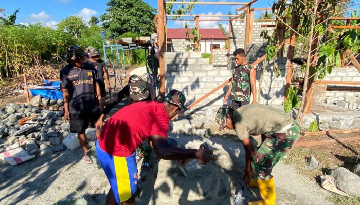 Wujudkan Hunian Layak, Satgas TMMD Kodim Manokwari Bangun Rumah Kokoh untuk Warga
