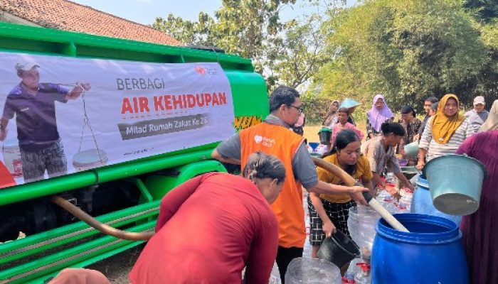 Milad ke-28 Rumah Zakat Salurkan 24.000 Liter Air Bersih di Cibarusah