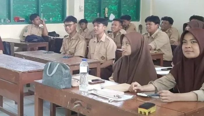 Mata Rantai Prasyarat yang Terputus: Ketika Siswa di Cikarang Dipaksa Melangkah Tanpa Fondasi